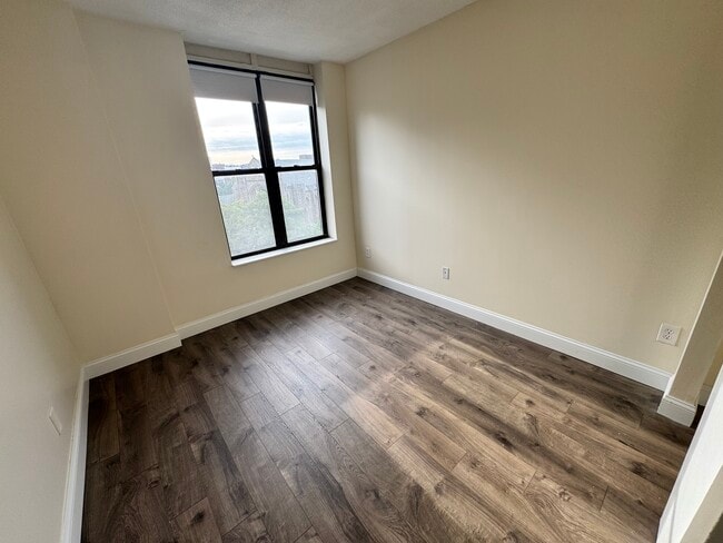 Building Photo - 1124 Boylston St