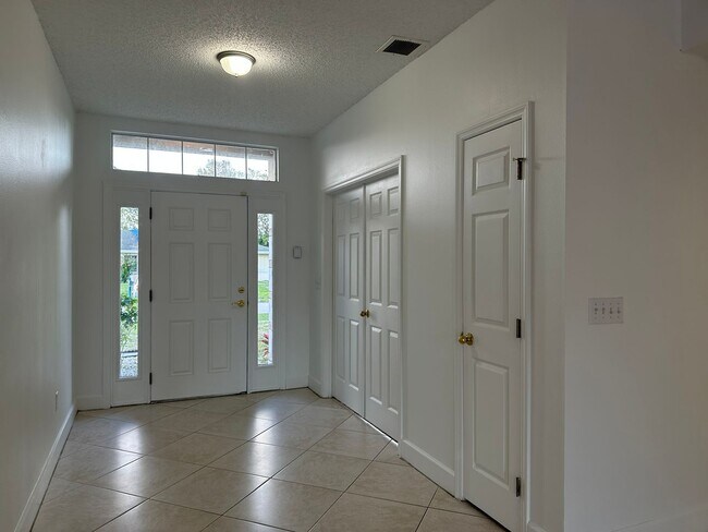Building Photo - OPEN FLOOR LIVING