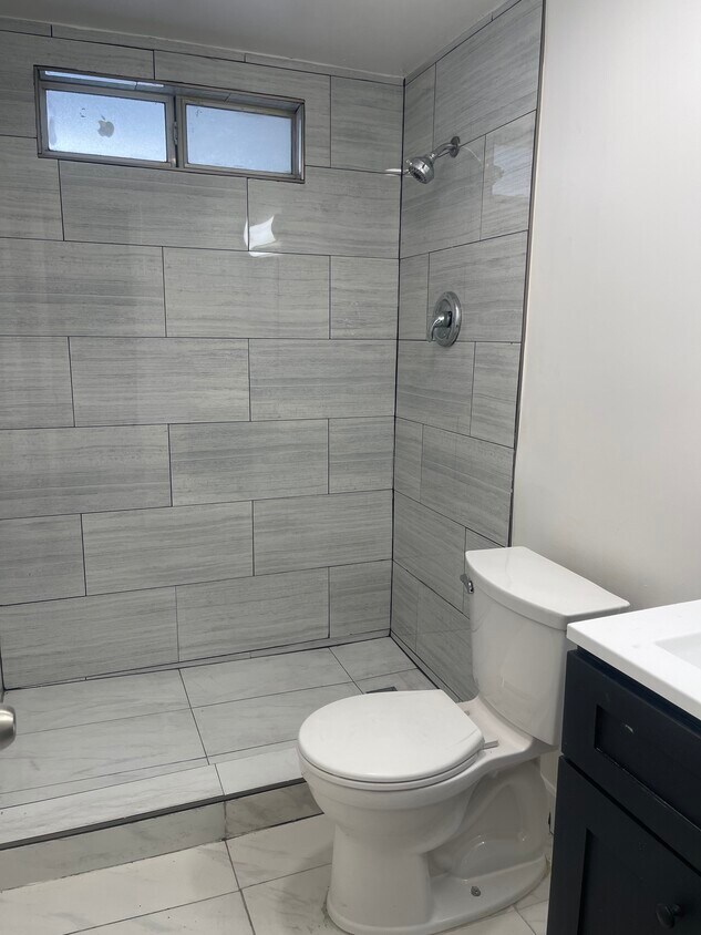 Building Photo - 1423 W 20th St
