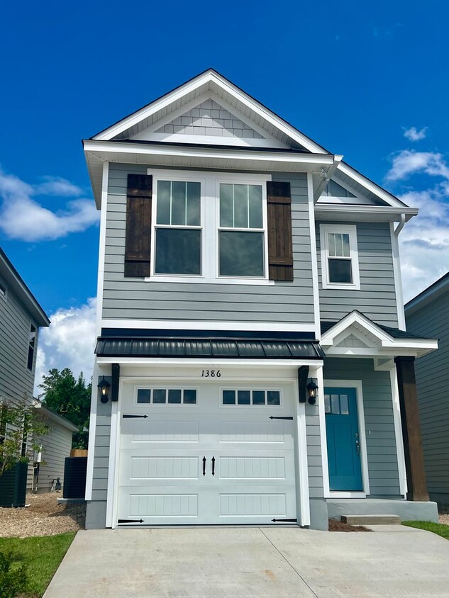 Foto principal - BRAND NEW CONSTRUCTION & MOVE IN READY 3/2...