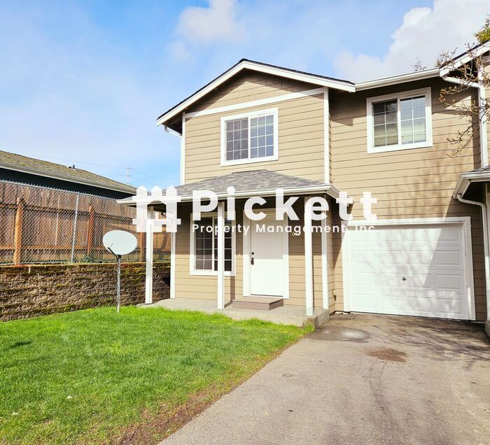 Primary Photo - 3 Bedroom Townhouse in East Bremerton