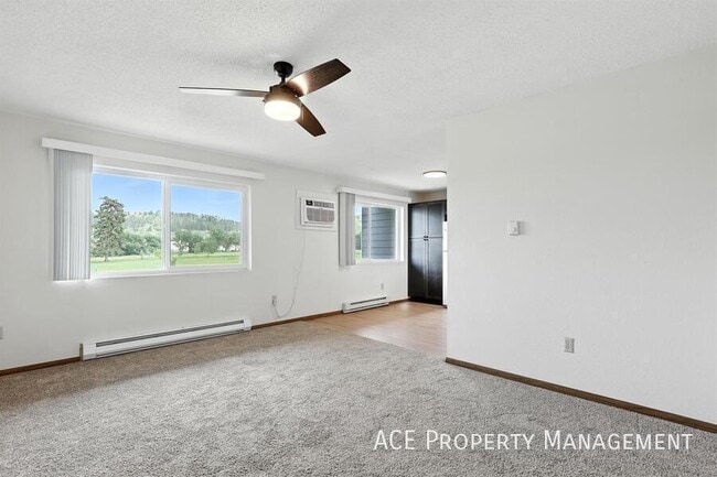Building Photo - 729 Dakota Dr