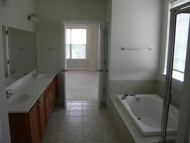 Building Photo - Luxury Gated Condo Complex with pool