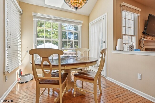 Building Photo - 233 Patriot Hill Dr