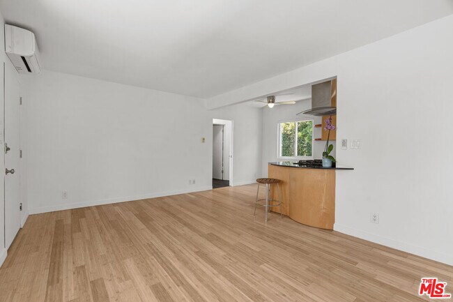 Building Photo - 631 Pier Ave