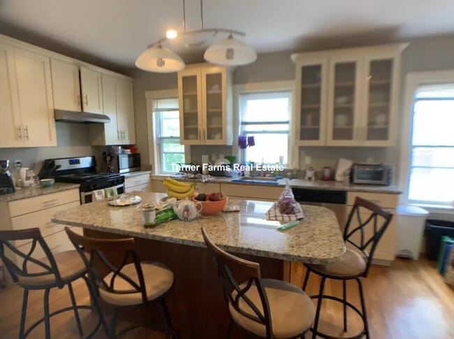 Building Photo - 24 Greenleaf Ave