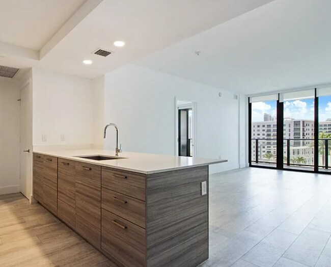 Foto del edificio - 121 NE 34th St