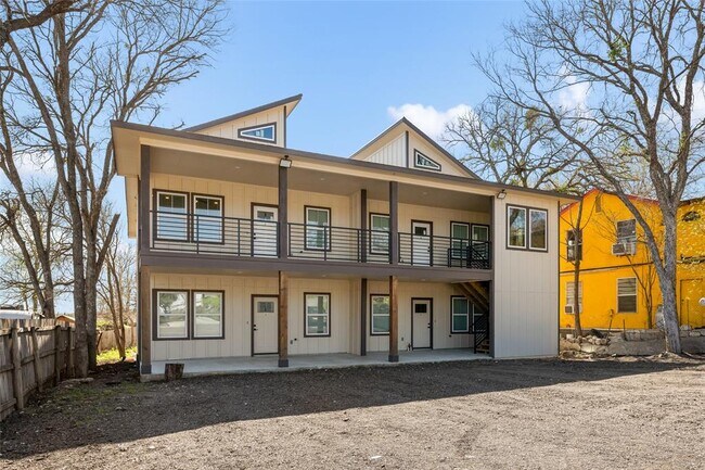 Foto del edificio - 15407 Armstrong Ave