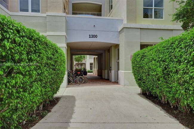 Building Photo - 1200 Town Center Dr