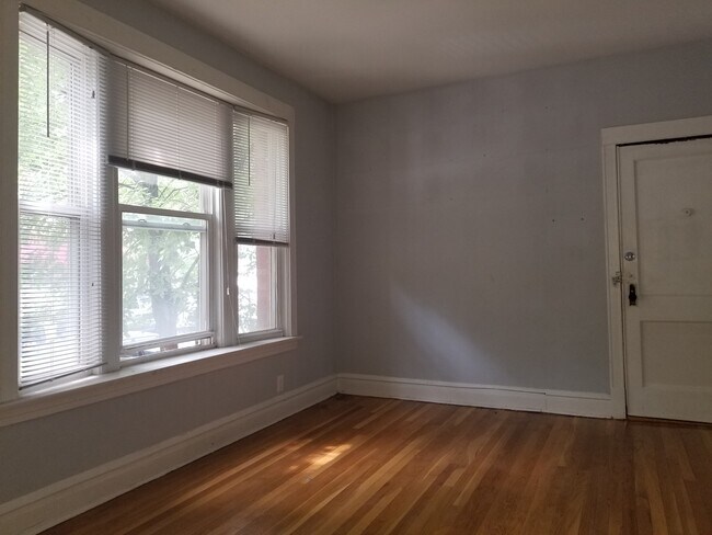 Building Photo - 2952 W Altgeld St