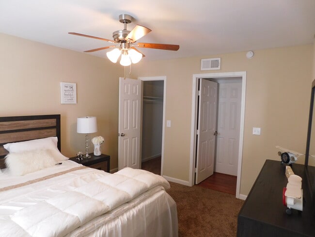 Building Photo - Diamante Apartment Homes