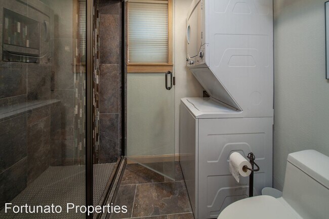 Building Photo - 2 br, 2 bath House - 201C Park Place 325 4...
