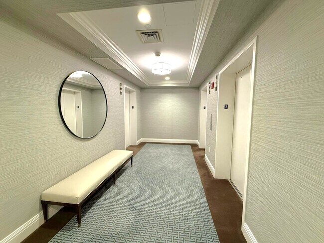 Foto del edificio - Elegant Back Bay Living in Full-Service Landmark Building