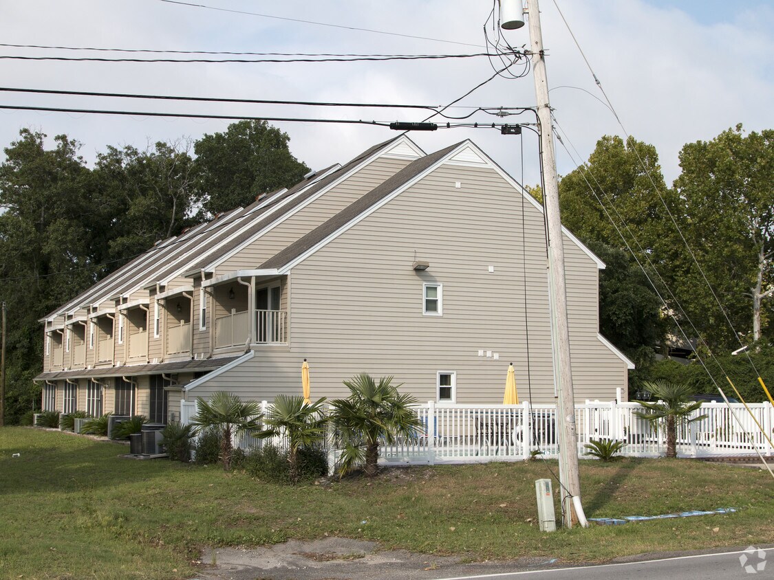 2004 Cassandra Ln, Myrtle Beach, SC 29577 Apartments in Myrtle Beach