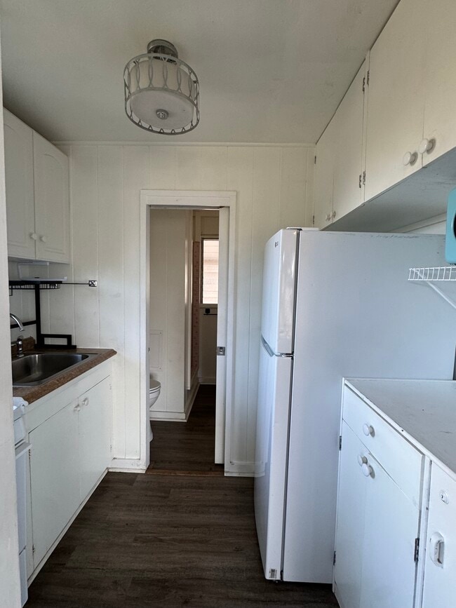 Building Photo - 1001 Belser St