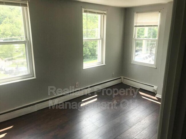 Building Photo - 1646 Pulte St
