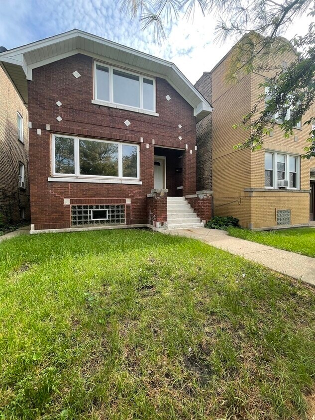 Primary Photo - 5249 W Melrose St