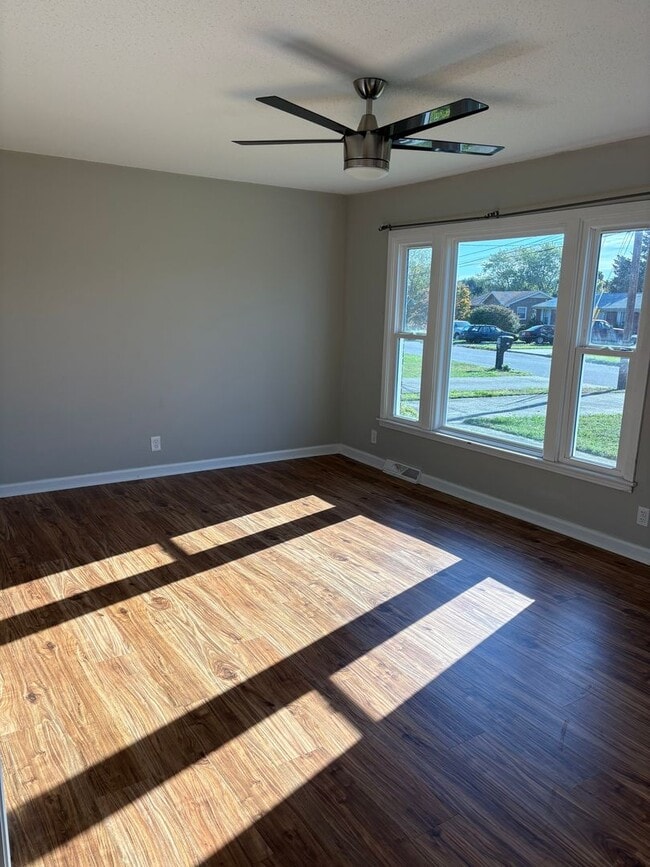 Building Photo - 3 Bedroom 1 1/2 Bathroom Home!