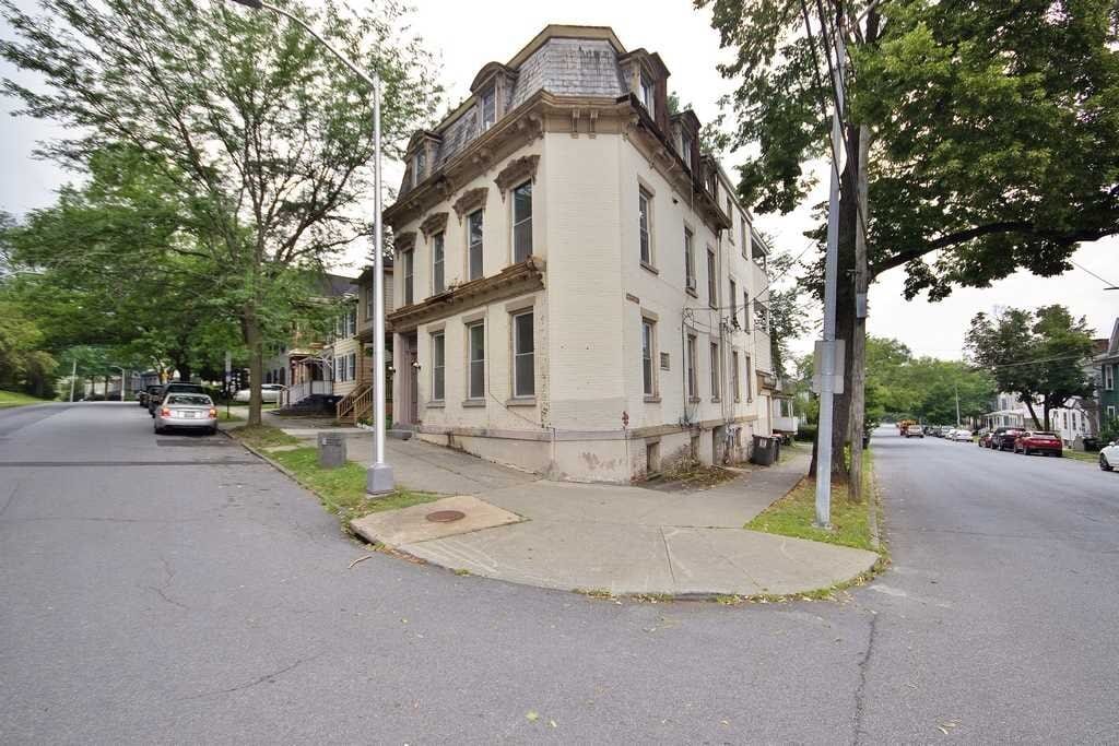 Primary Photo - 88 Academy St
