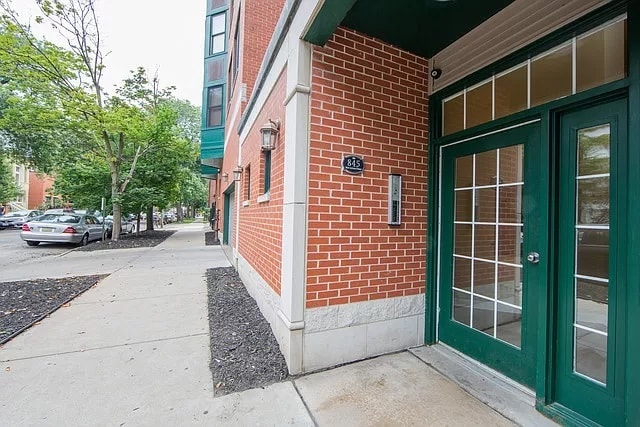 Building Photo - 845 W Altgeld St
