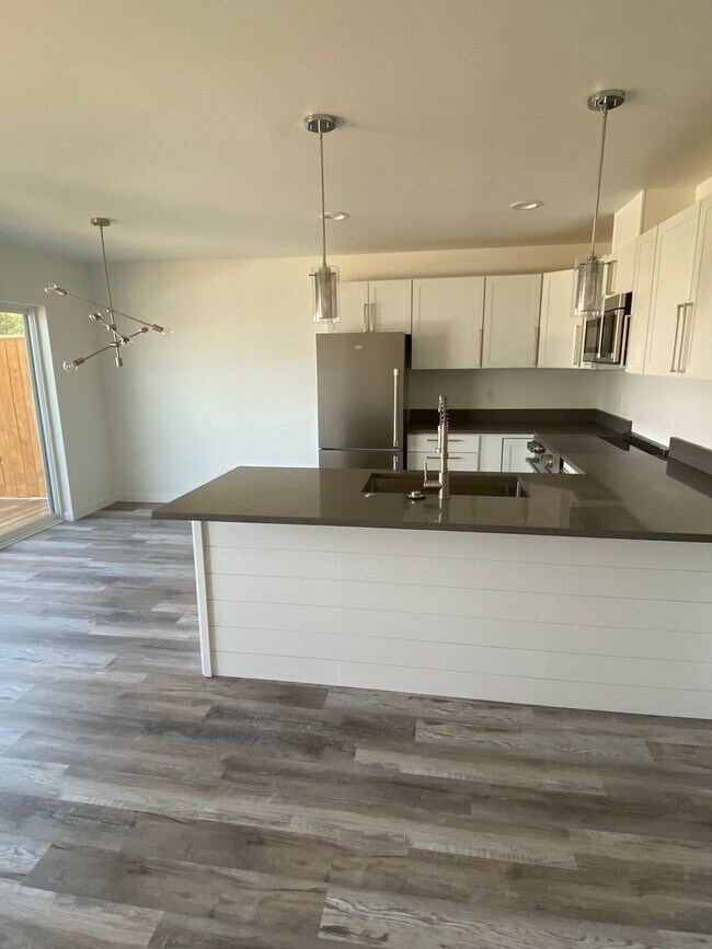 Foto del edificio - 2619 E 14th St. Duplex