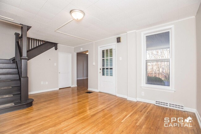 Building Photo - 427 Hood St