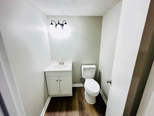 Building Photo - A Great Living Space in the Heart of the C...