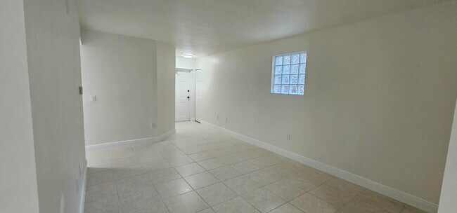 Foto del edificio - 3770 N Jog Rd