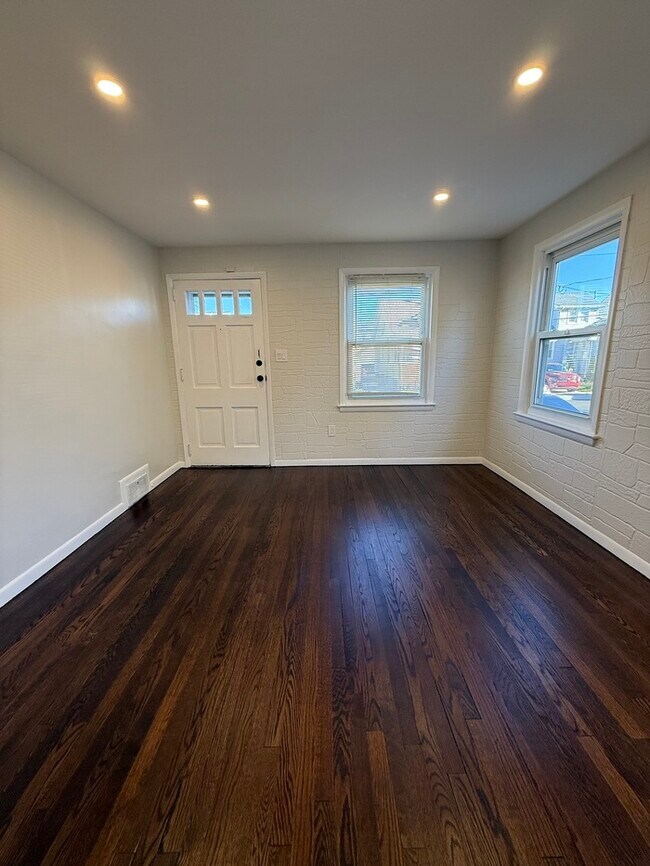 Building Photo - 520 Purce St