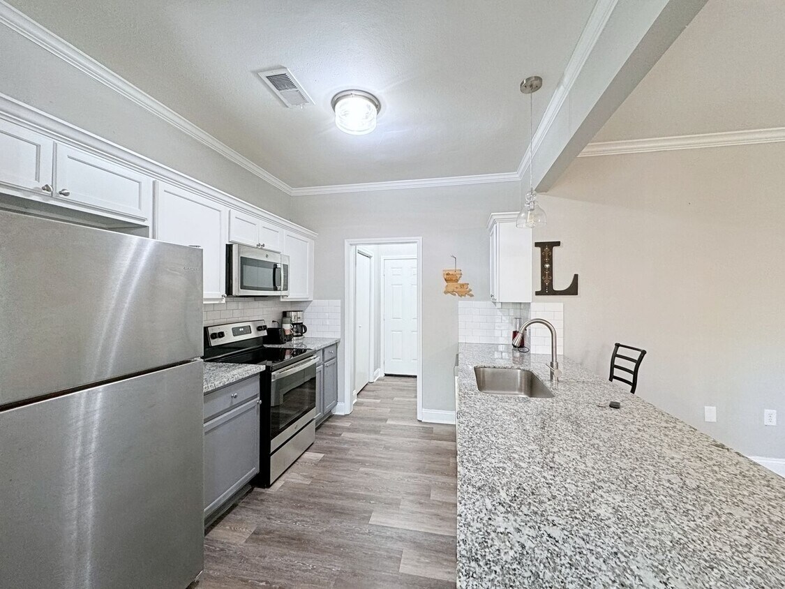 Foto principal - 4 Bedroom Furnished or UnFurnished rental