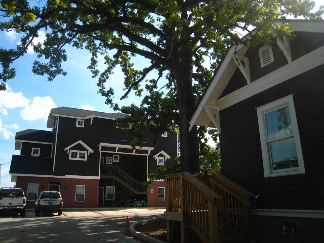 Primary Photo - Capital Hill Apartments #200