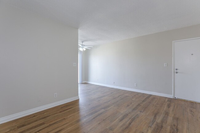 Interior Photo - men115