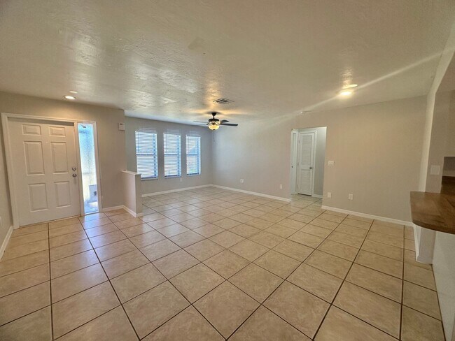 Foto del edificio - Fenced 3/2 with Screened Lanai in NE Cape Coral