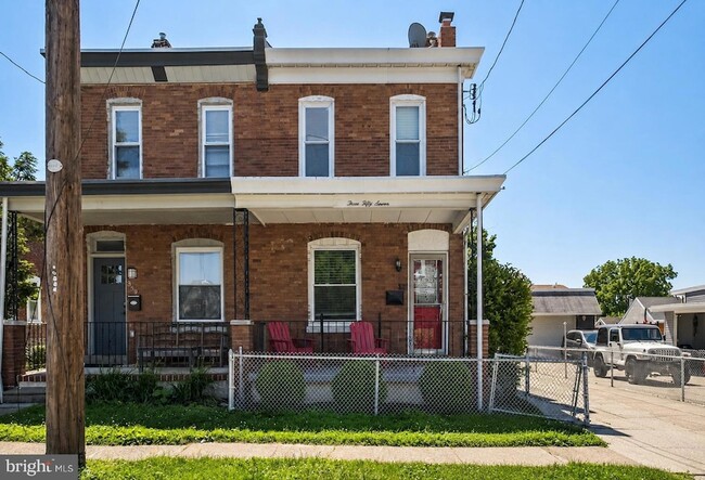Building Photo - 357 Lemonte St