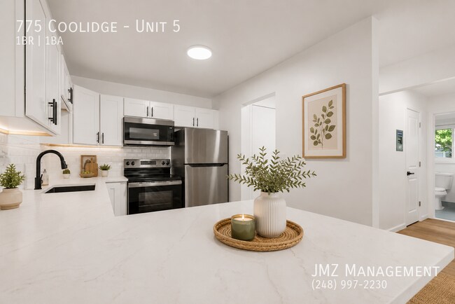 Foto del edificio - 775 Coolidge-Unit 5