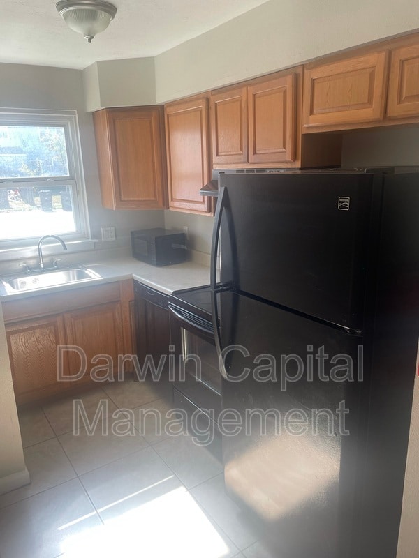 Building Photo - 700 Tara Dr