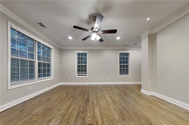 Foto del edificio - 4915 Wycliffe Dr SW