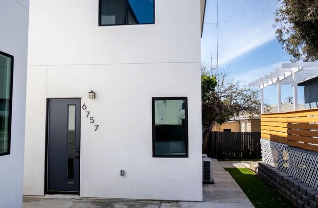 Foto del edificio - 6753-59 N Elman St