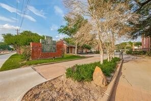 Foto del edificio - 2211 S Kirkwood Rd