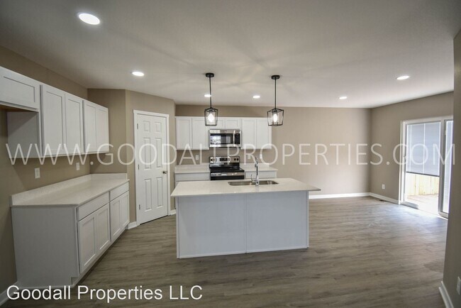 Foto del edificio - 2 br, 2 bath House - 1024 Adler Ct