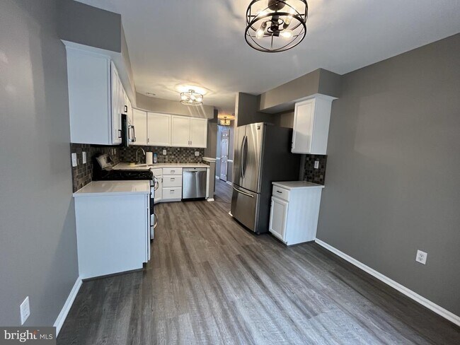 Building Photo - 2016 Greenes Way Cir