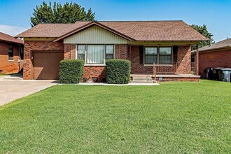 Building Photo - 2229 Churchill Pl