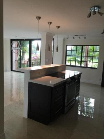 Building Photo - 250 E Royal Palm Rd