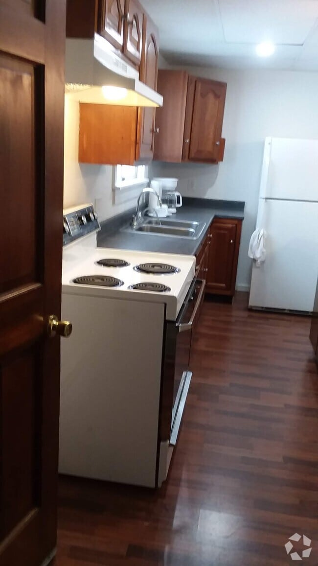 Building Photo - 208 Village View St