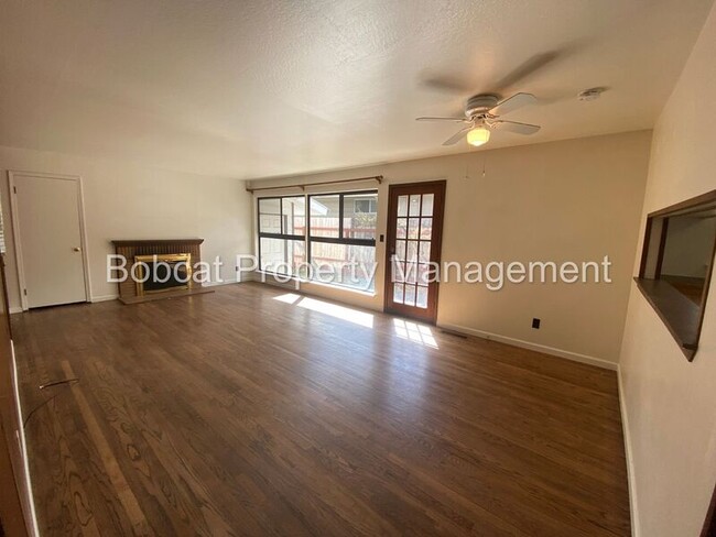 Building Photo - 750 Crain St