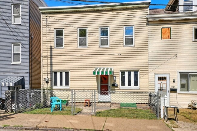 Building Photo - 3225 Mary St