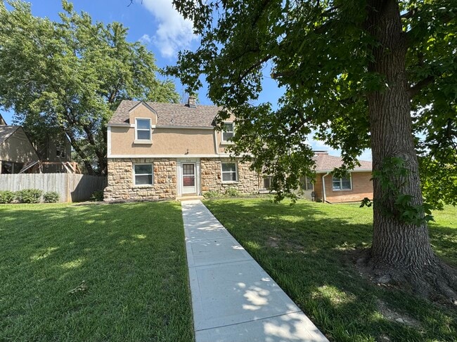 Building Photo - 738 E Meyer Blvd