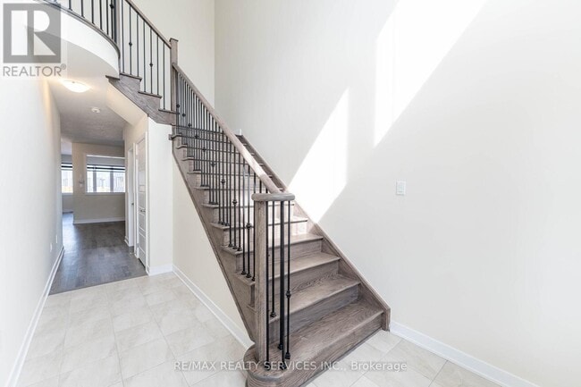 Building Photo - 82 STARBOARD Cres