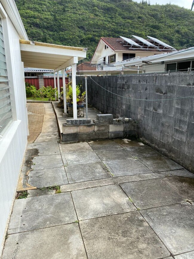 Foto del edificio - Peaceful Manoa - Spacious 3 bedroom, 2 bath single family home