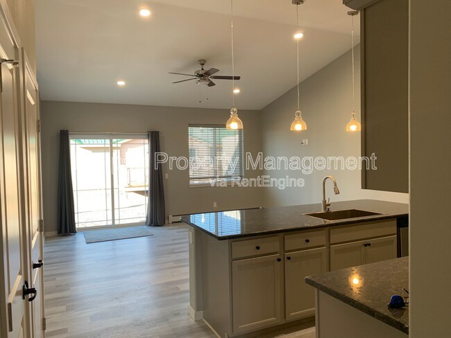 Foto del edificio - 511 Crestone Ave